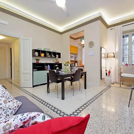 Apartment Casa Giuliana -3br 2bath Flat, 116 M2 On One Level, 2nd Floor With Lift Of Historic Mansion, Comfortable, Relaxing And Chic, 600 Meters From Vatican Museums And Ottaviano Metro, 24 Hour 360 Degrees 4 Language Support *