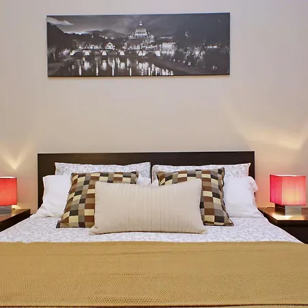 Apartment Casa Giuliana -3br 2bath Flat, 116 M2 On One Level, 2nd Floor With Lift Of Historic Mansion, Comfortable, Relaxing And Chic, 600 Meters From Vatican Museums And Ottaviano Metro, 24 Hour 360 Degrees 4 Language Support