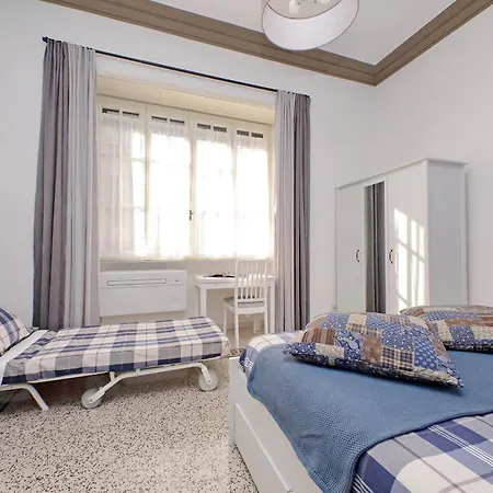 Casa Giuliana -3br 2bath Flat, 116 M2 On One Level, 2nd Floor With Lift Of Historic Mansion, Comfortable, Relaxing And Chic, 600 Meters From Vatican Museums And Ottaviano Metro, 24 Hour 360 Degrees 4 Language Support Apartment *