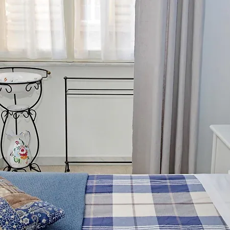 Casa Giuliana -3br 2bath Flat, 116 M2 On One Level, 2nd Floor With Lift Of Historic Mansion, Comfortable, Relaxing And Chic, 600 Meters From Vatican Museums And Ottaviano Metro, 24 Hour 360 Degrees 4 Language Support