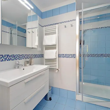 Casa Giuliana -3br 2bath Flat, 116 M2 On One Level, 2nd Floor With Lift Of Historic Mansion, Comfortable, Relaxing And Chic, 600 Meters From Vatican Museums And Ottaviano Metro, 24 Hour 360 Degrees 4 Language Support Rome