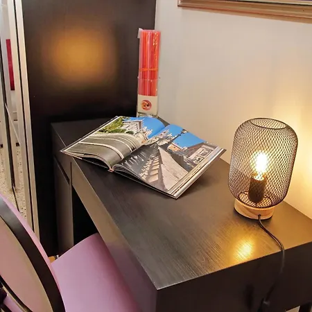 Casa Giuliana -3br 2bath Flat, 116 M2 On One Level, 2nd Floor With Lift Of Historic Mansion, Comfortable, Relaxing And Chic, 600 Meters From Vatican Museums And Ottaviano Metro, 24 Hour 360 Degrees 4 Language Support *