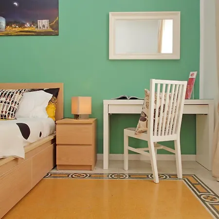 Apartment Casa Giuliana -3br 2bath Flat, 116 M2 On One Level, 2nd Floor With Lift Of Historic Mansion, Comfortable, Relaxing And Chic, 600 Meters From Vatican Museums And Ottaviano Metro, 24 Hour 360 Degrees 4 Language Support