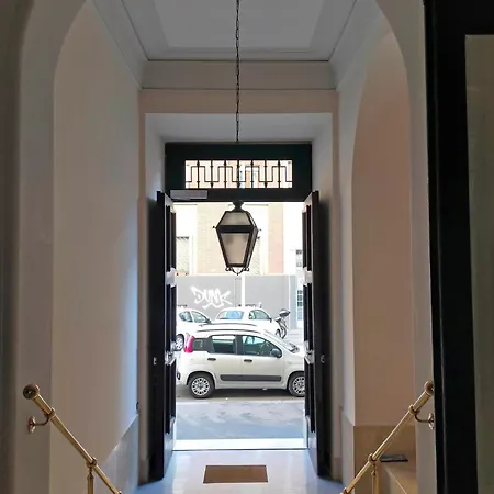 Апартаменты Casa Giuliana -3br 2bath Flat, 116 M2 On One Level, 2nd Floor With Lift, High Comfort, Quite, Chic, Doorman, 600 Meters From Vatican Museums And Ottaviano Metro, Plenty Of District Facilities, Welcome Drinks & Local Guide, 24 Hour 4 Language Su *