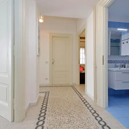 Casa Giuliana -3br 2bath Flat, 116 M2 On One Level, 2nd Floor With Lift, High Comfort, Quite, Chic, Doorman, 600 Meters From Vatican Museums And Ottaviano Metro, Plenty Of District Facilities, Welcome Drinks & Local Guide, 24 Hour 4 Language Su Апартаменты *