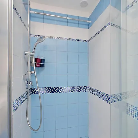 Апартаменты Casa Giuliana -3br 2bath Flat, 116 M2 On One Level, 2nd Floor With Lift, High Comfort, Quite, Chic, Doorman, 600 Meters From Vatican Museums And Ottaviano Metro, Plenty Of District Facilities, Welcome Drinks & Local Guide, 24 Hour 4 Language Su Рим