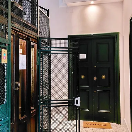 Апартаменты Casa Giuliana -3br 2bath Flat, 116 M2 On One Level, 2nd Floor With Lift, High Comfort, Quite, Chic, Doorman, 600 Meters From Vatican Museums And Ottaviano Metro, Plenty Of District Facilities, Welcome Drinks & Local Guide, 24 Hour 4 Language Su