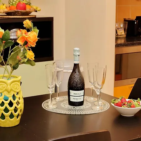 Casa Giuliana -3br 2bath Flat, 116 M2 On One Level, 2nd Floor With Lift, High Comfort, Quite, Chic, Doorman, 600 Meters From Vatican Museums And Ottaviano Metro, Plenty Of District Facilities, Welcome Drinks & Local Guide, 24 Hour 4 Language Su Апартаменты *