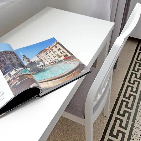 Casa Giuliana -3br 2bath Flat, 116 M2 On One Level, 2nd Floor With Lift, High Comfort, Quite, Chic, Doorman, 600 Meters From Vatican Museums And Ottaviano Metro, Plenty Of District Facilities, Welcome Drinks & Local Guide, 24 Hour 4 Language Su Lägenhet