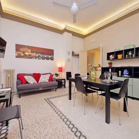 Lägenhet Casa Giuliana -3br 2bath Flat, 116 M2 On One Level, 2nd Floor With Lift, High Comfort, Quite, Chic, Doorman, 600 Meters From Vatican Museums And Ottaviano Metro, Plenty Of District Facilities, Welcome Drinks & Local Guide, 24 Hour 4 Language Su Rom